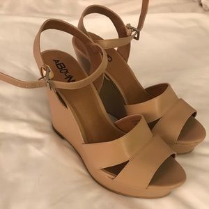 Nude Wedges